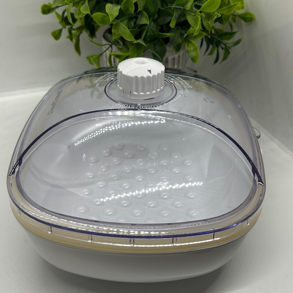 FoodSaver Vacuum Quick Marinate White Canister Packing Container - Picture 3 of 12
